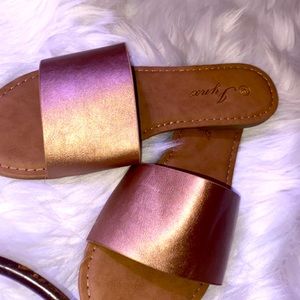 Women’s slide sandals